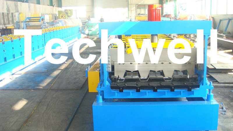 PLC の制御システムが付いている機械を形作る 24 の形成場所の Decking の床ロール